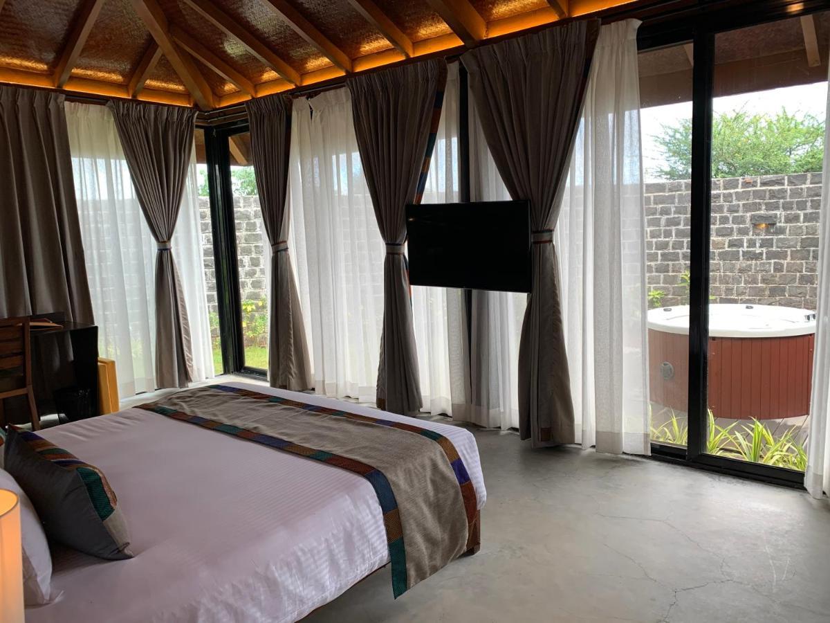 Viveda Wellness Resort ナーシク エクステリア 写真