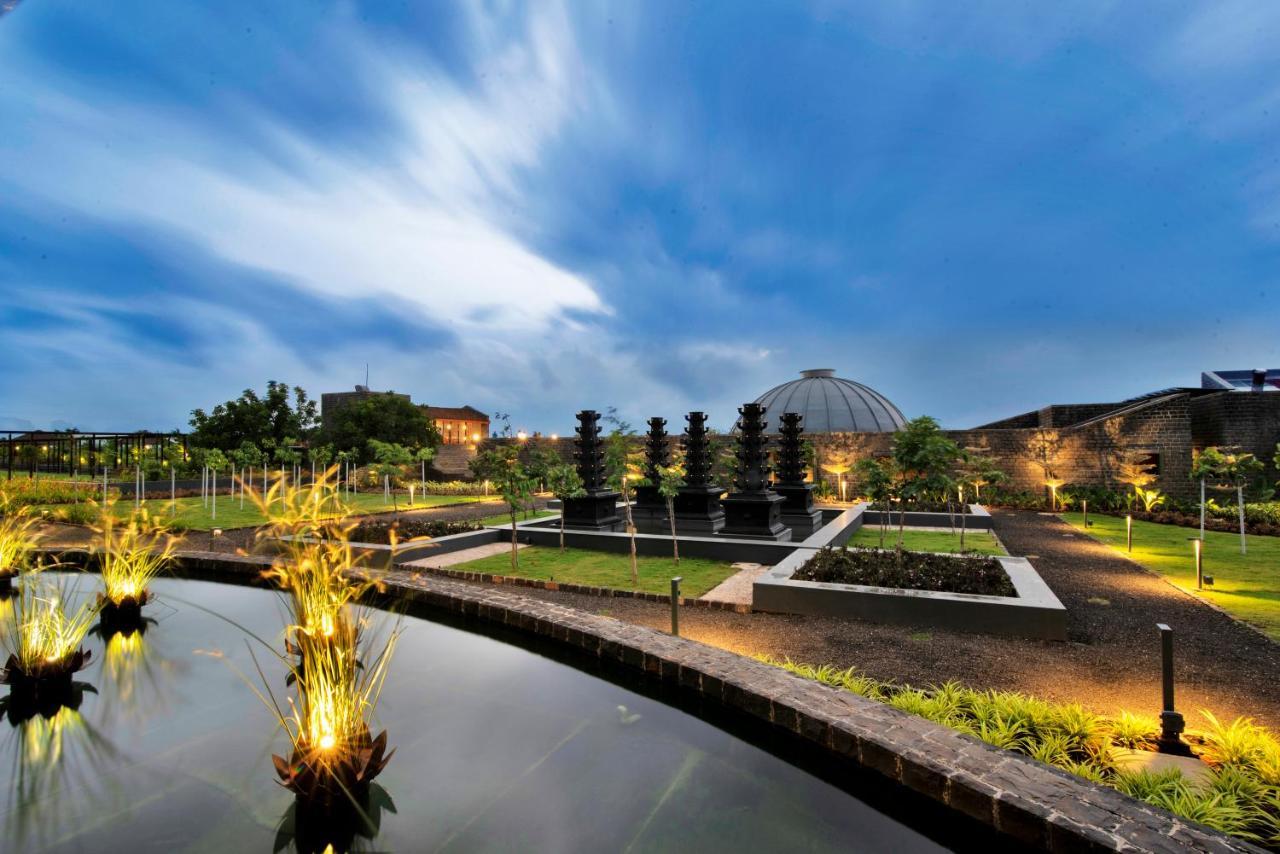 Viveda Wellness Resort ナーシク エクステリア 写真