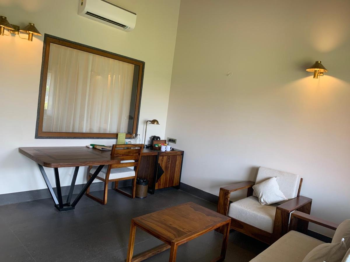 Viveda Wellness Resort ナーシク エクステリア 写真