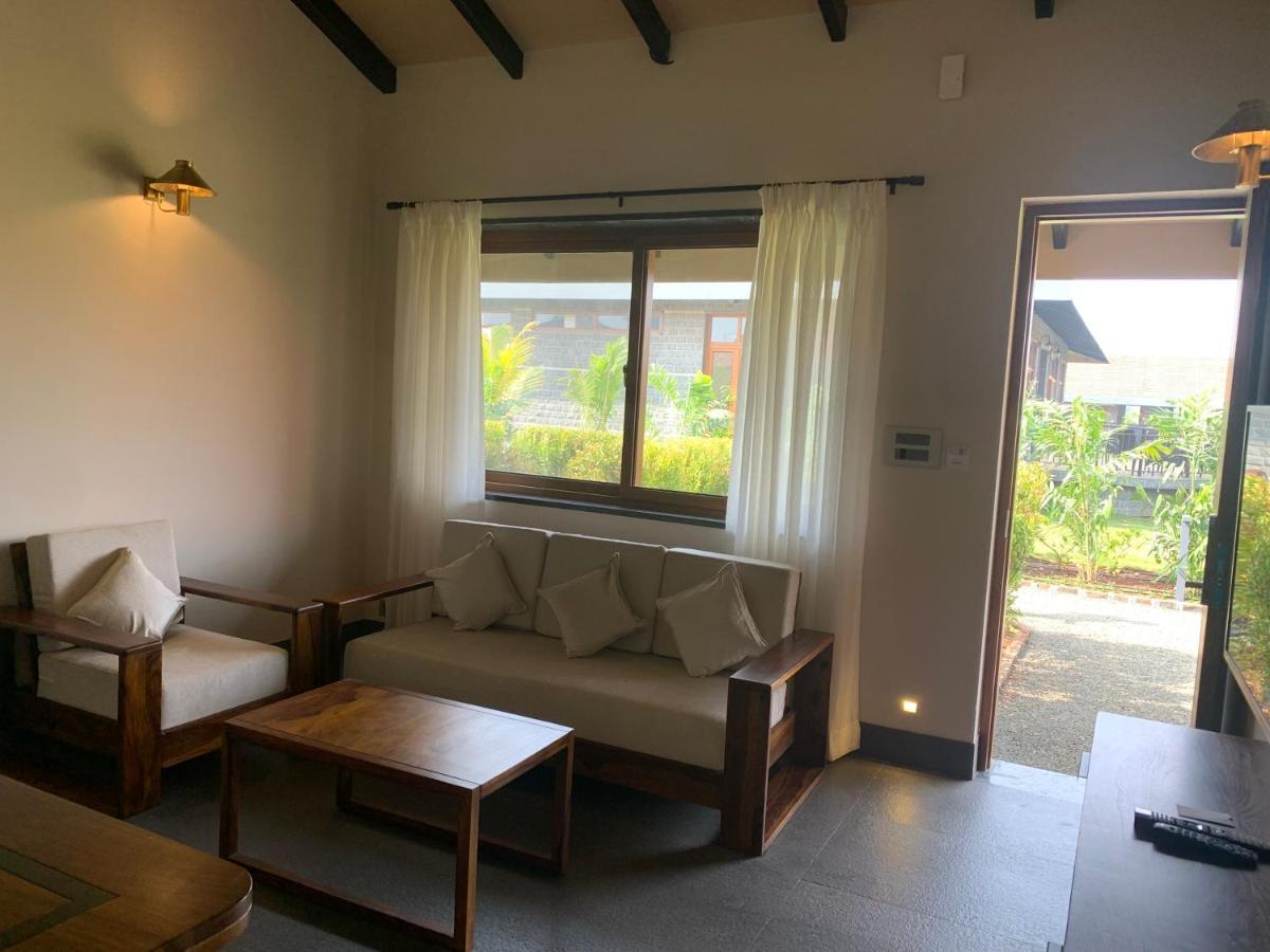 Viveda Wellness Resort ナーシク エクステリア 写真