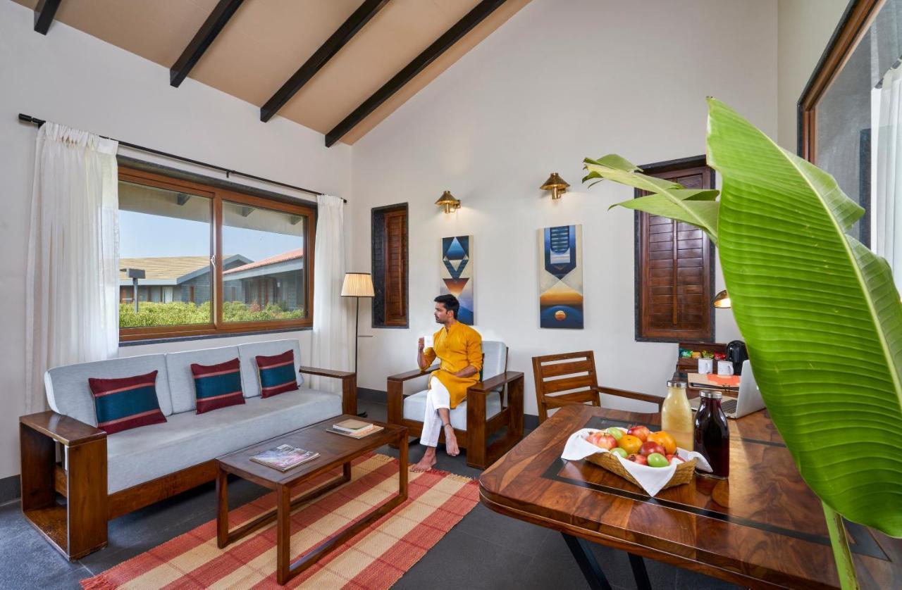 Viveda Wellness Resort ナーシク エクステリア 写真