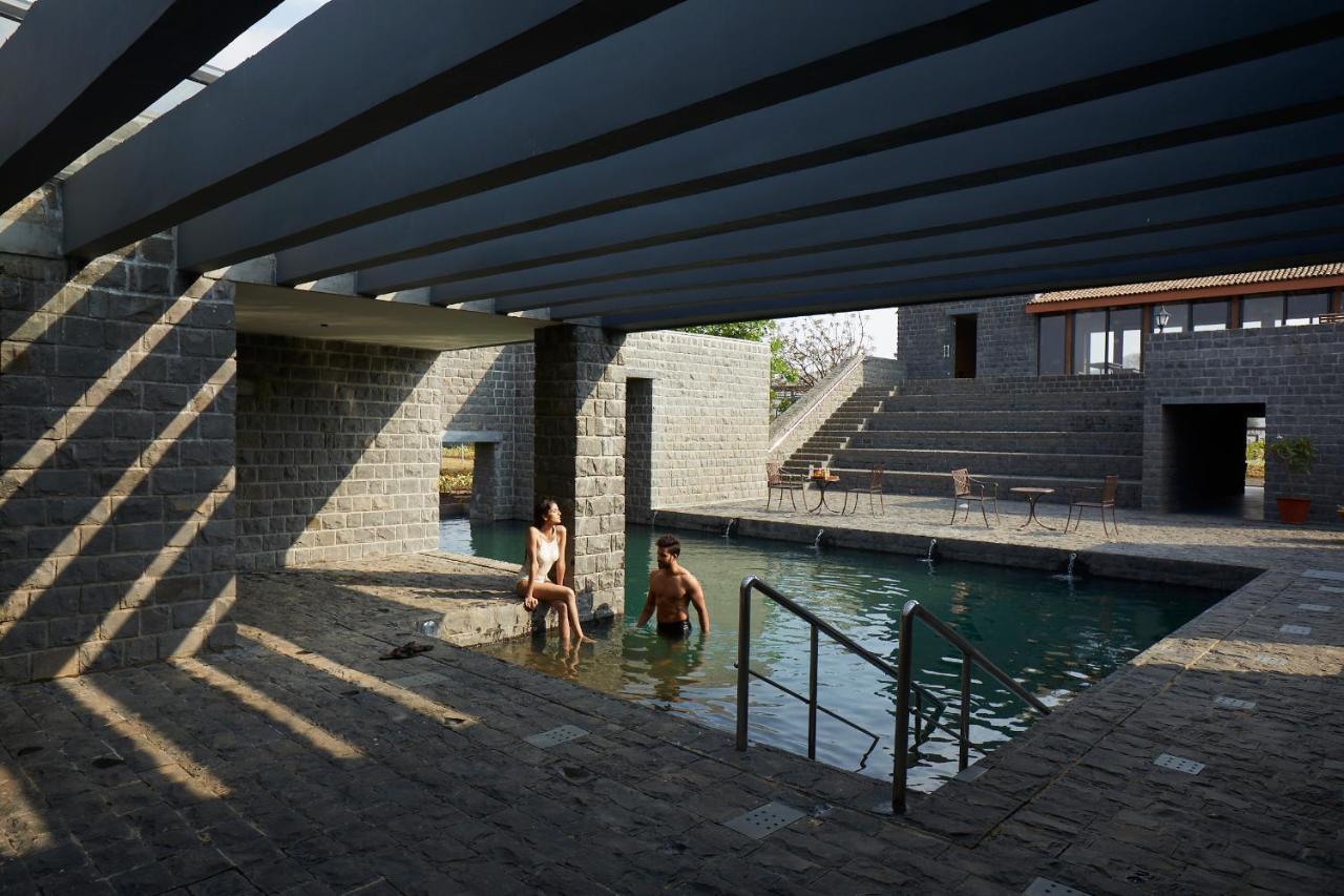Viveda Wellness Resort ナーシク エクステリア 写真