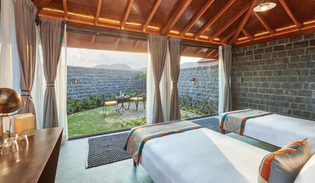 Viveda Wellness Resort ナーシク エクステリア 写真