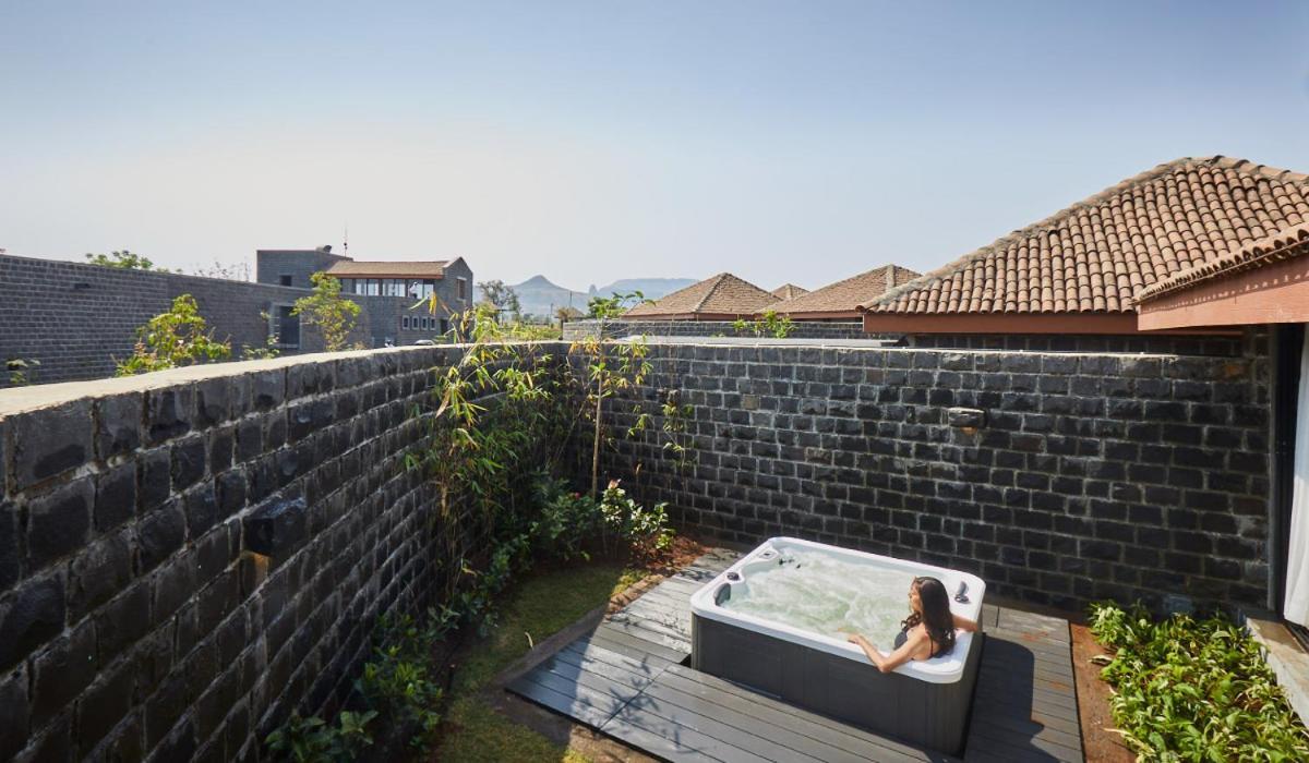 Viveda Wellness Resort ナーシク エクステリア 写真